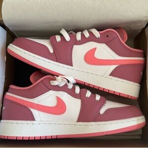 Air Jordan 1 low pink and white